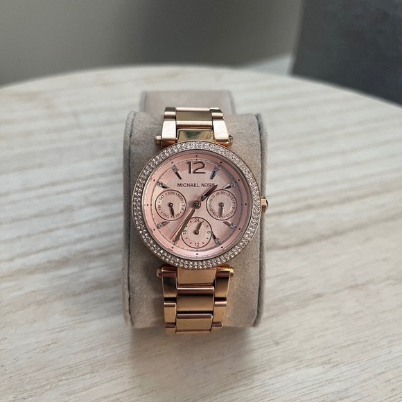 Michael Kors Rose Gold Women's Watch - Picture 1 of 9